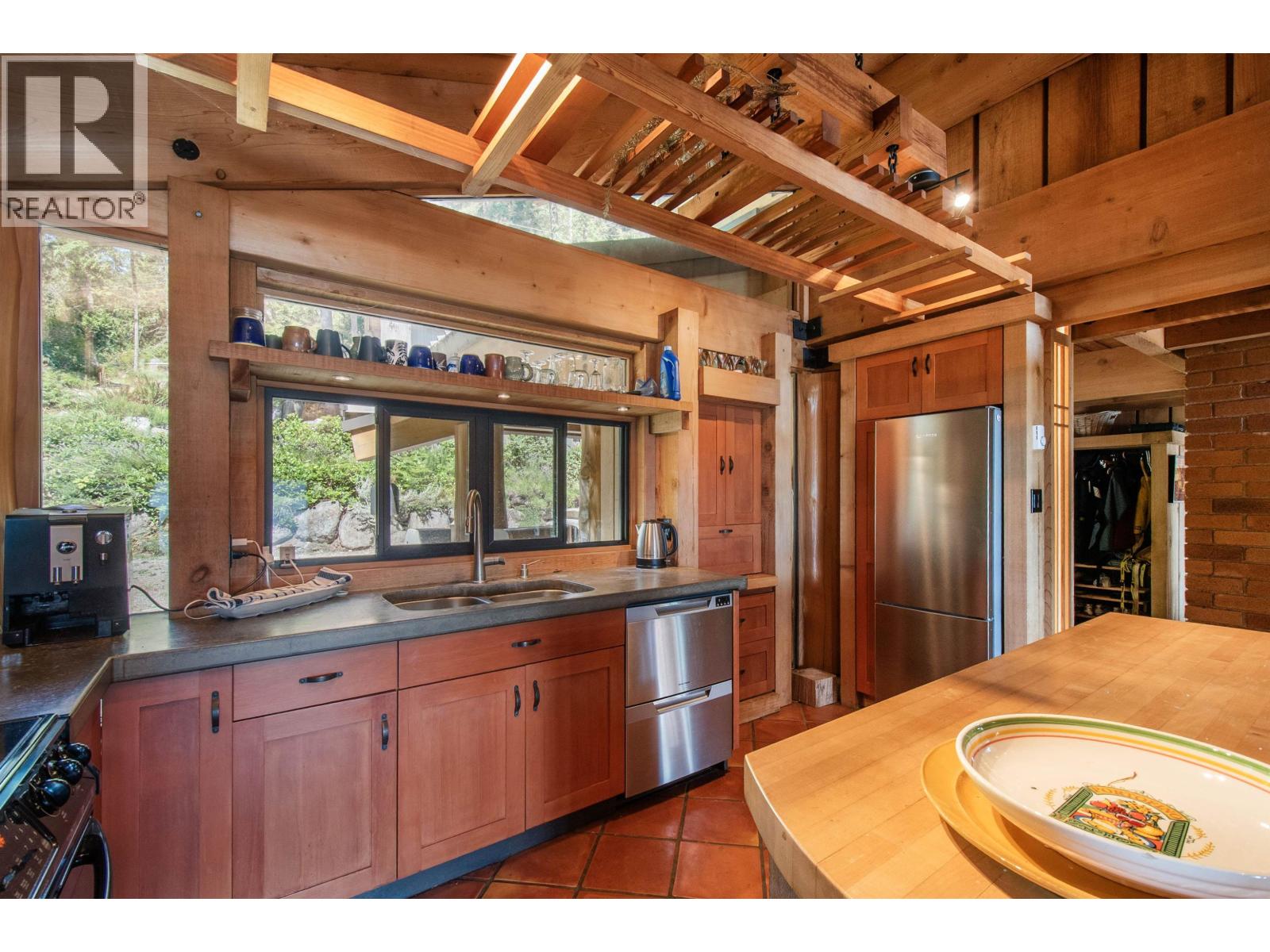 1010 TAKI-TE-SI ROAD, Gambier Island