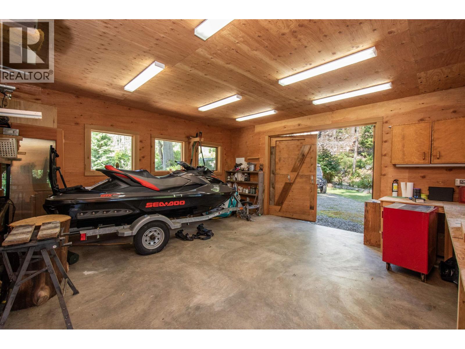 1010 TAKI-TE-SI ROAD, Gambier Island
