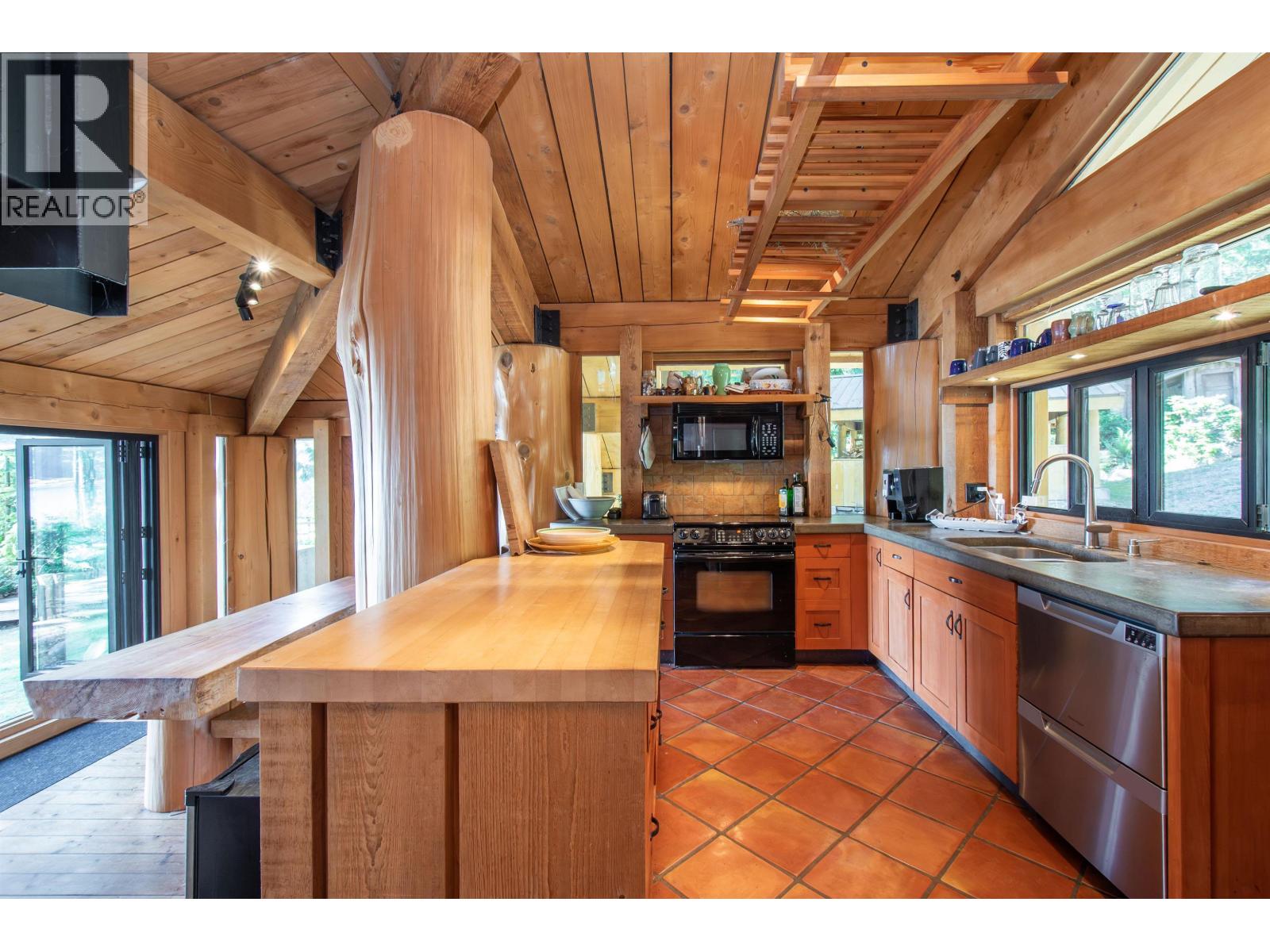 1010 TAKI-TE-SI ROAD, Gambier Island