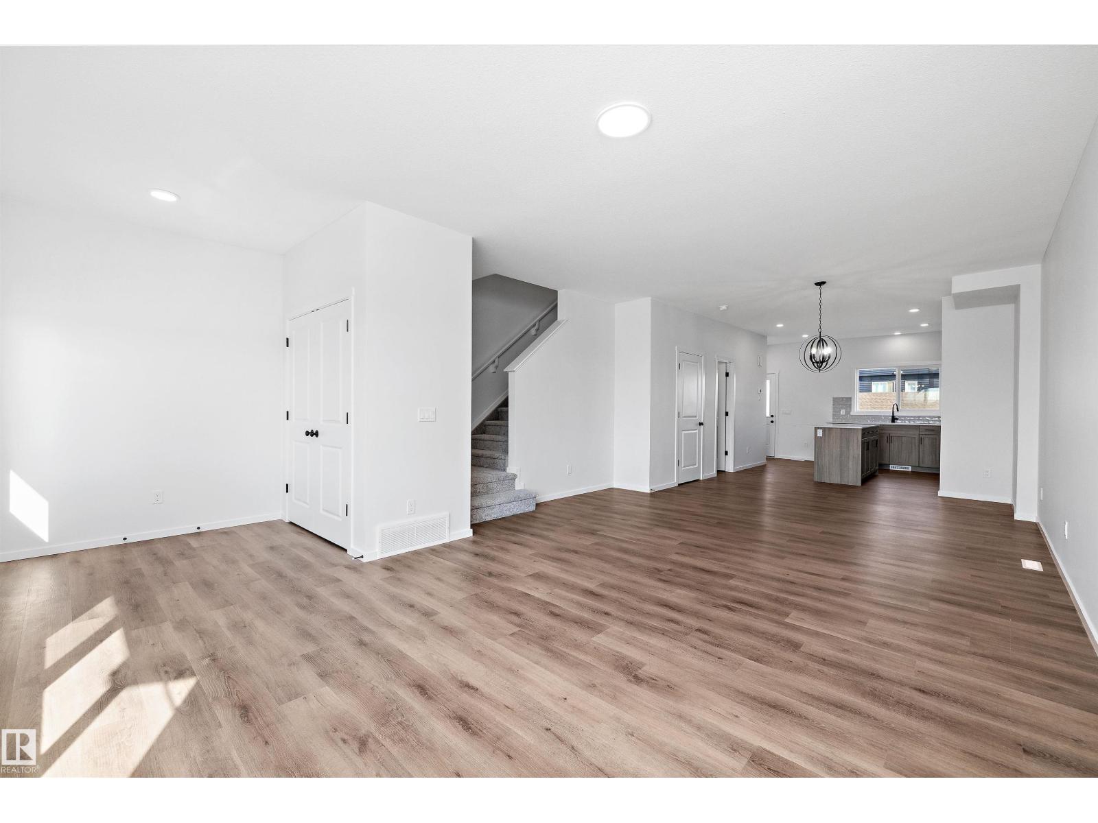 Photo 3 of 5458 Hawthorn Run Sw, Edmonton AB
