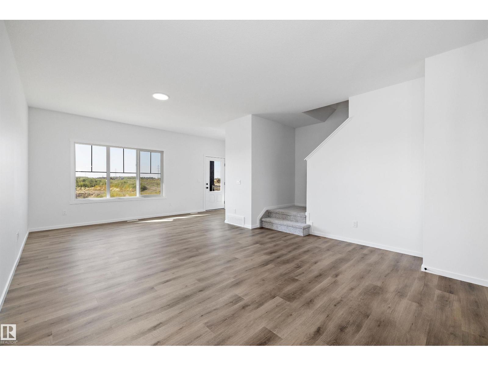 Photo 4 of 5458 Hawthorn Run Sw, Edmonton AB