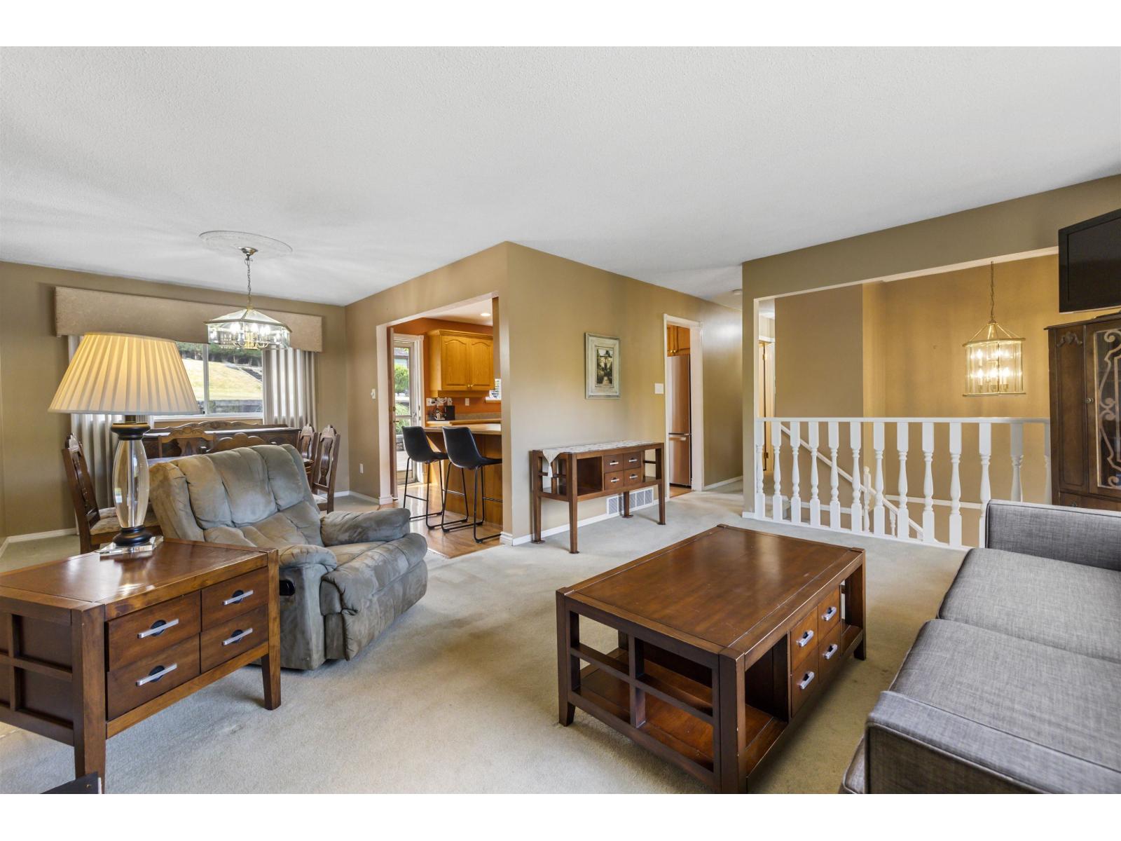 Photo 5 of 13512 Crestview Drive, Surrey BC