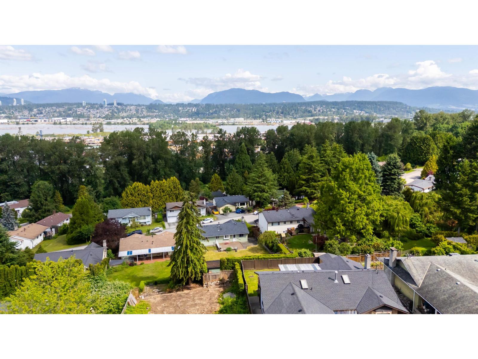 Photo 35 of 13512 Crestview Drive, Surrey BC