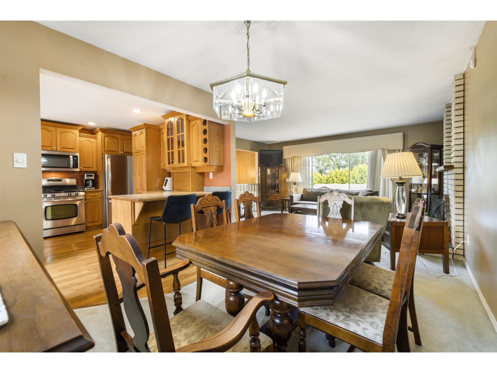 Photo 7 of 13512 Crestview Drive, Surrey BC