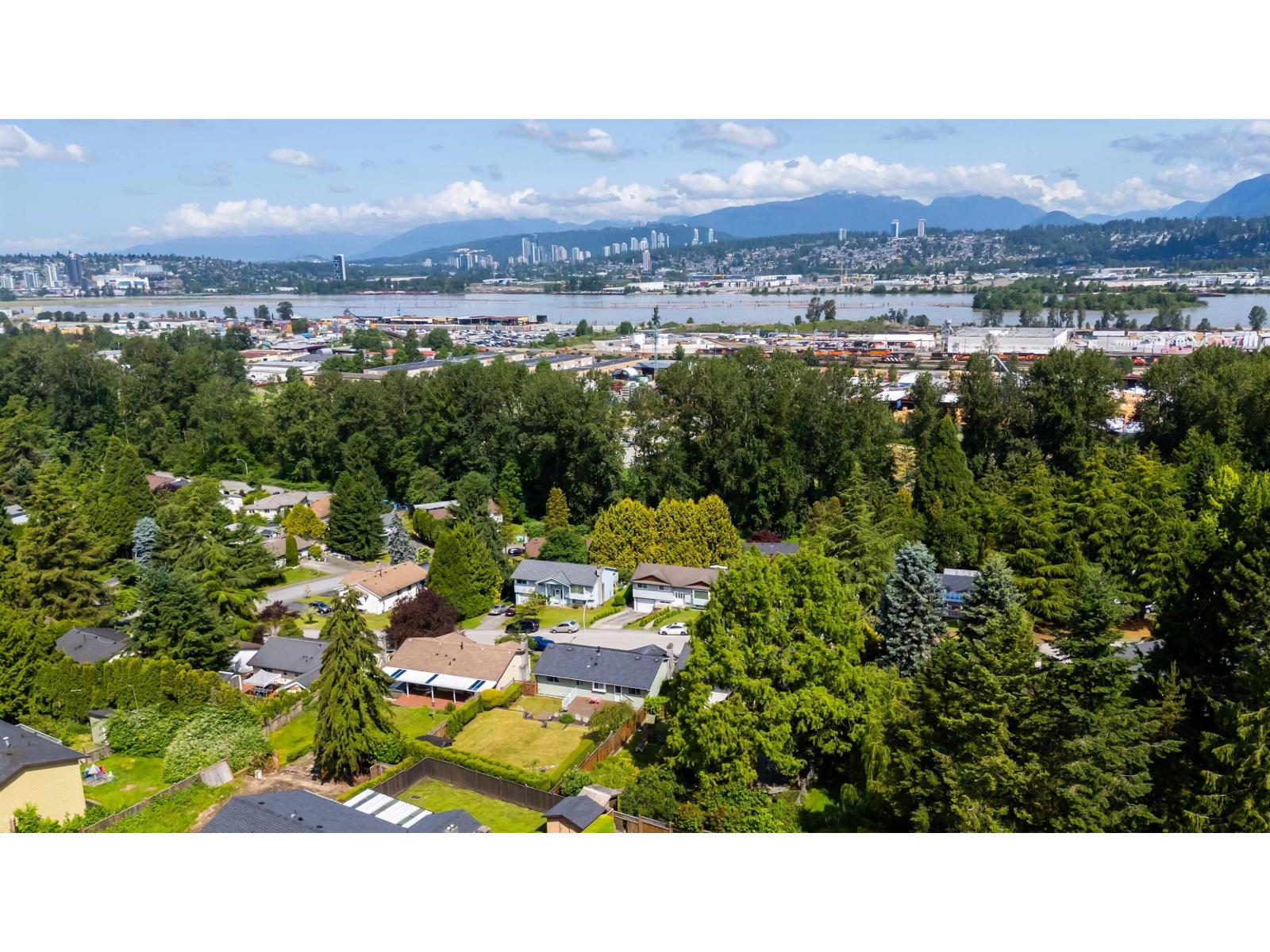 Photo 26 of 13512 Crestview Drive, Surrey BC