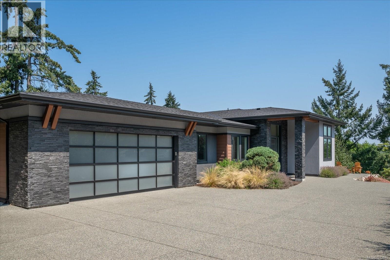 Photo 2 of 2441 Andover Rd, Nanoose Bay BC