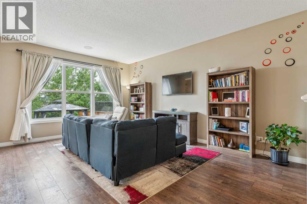 Photo 3 of 111 Buckskin Way, Cochrane AB
