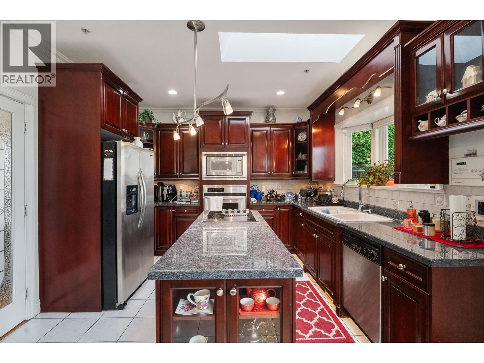 Photo 12 of 339 E 63rd Avenue, Vancouver BC