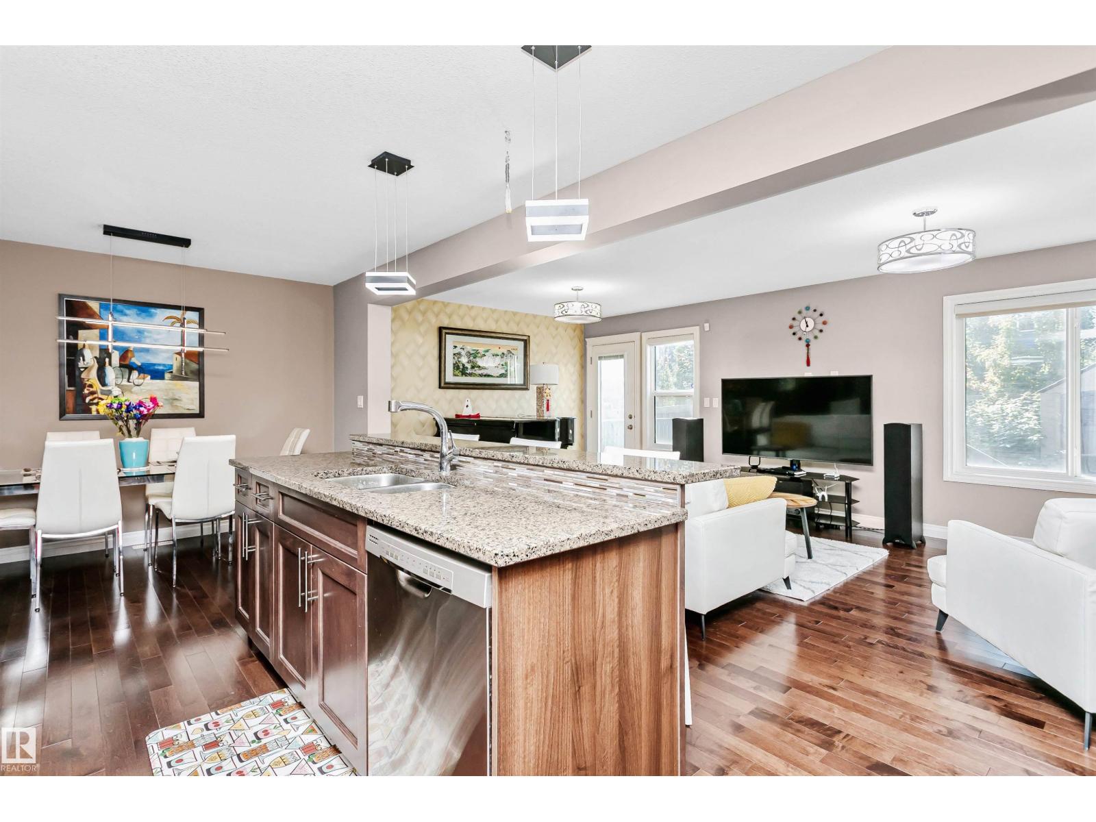 Photo 10 of 17523 12 Av Sw, Edmonton AB