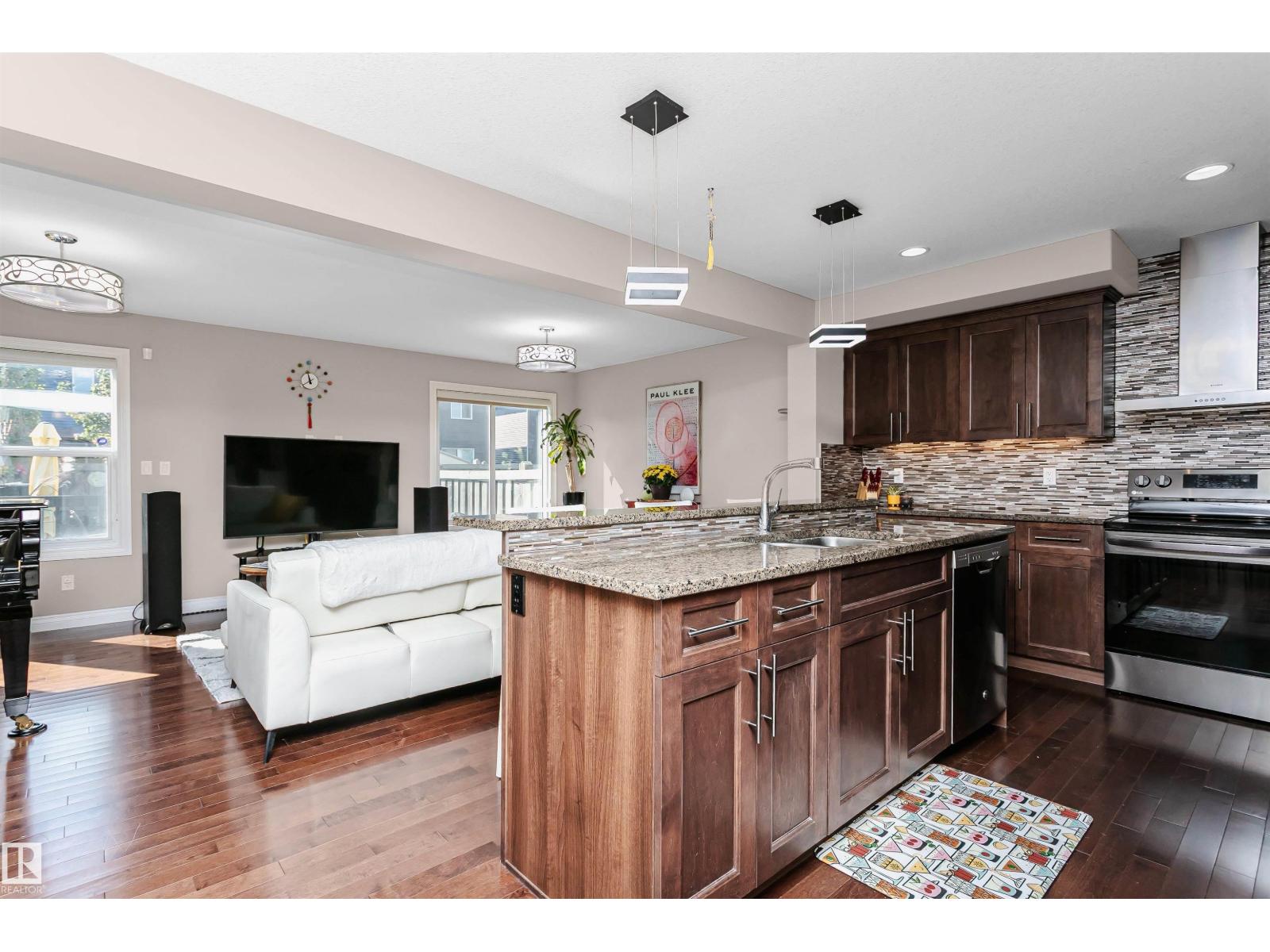 Photo 11 of 17523 12 Av Sw, Edmonton AB