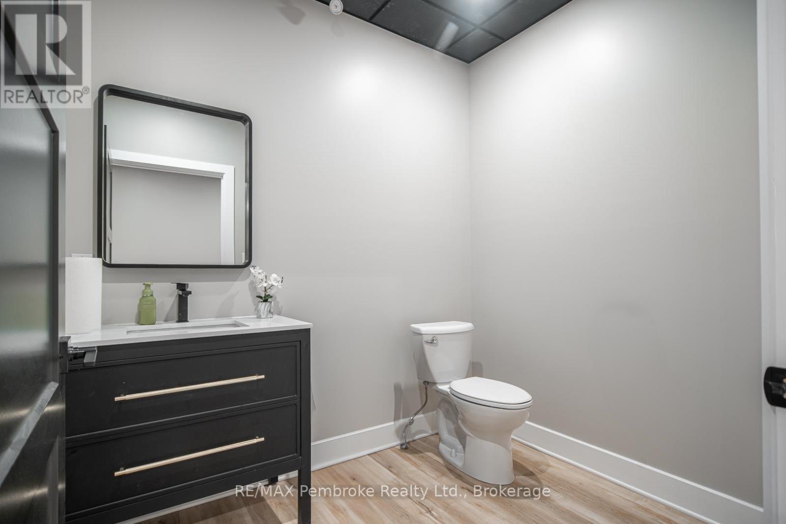Photo 12 of 150 Pembroke Street W, Pembroke ON