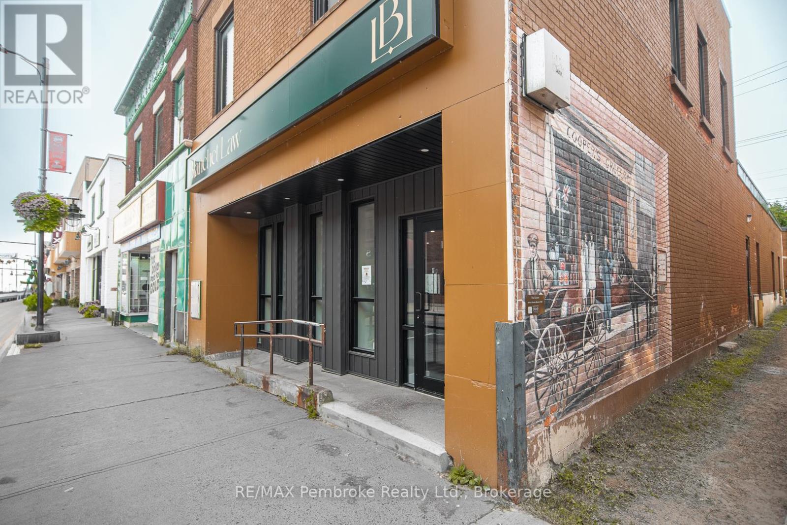 Photo 2 of 150 Pembroke Street W, Pembroke ON