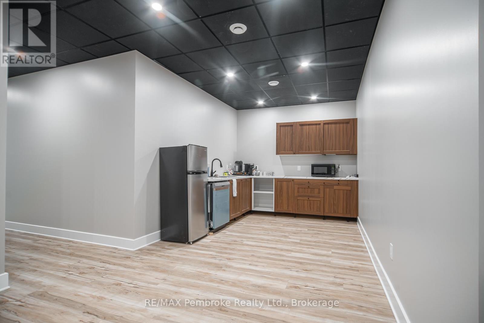 Photo 9 of 150 Pembroke Street W, Pembroke ON