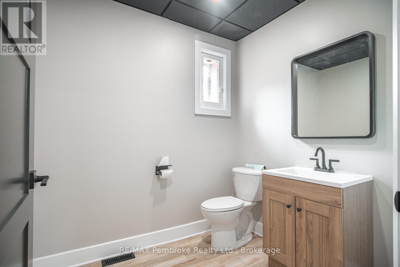 Photo 29 of 150 Pembroke Street W, Pembroke ON