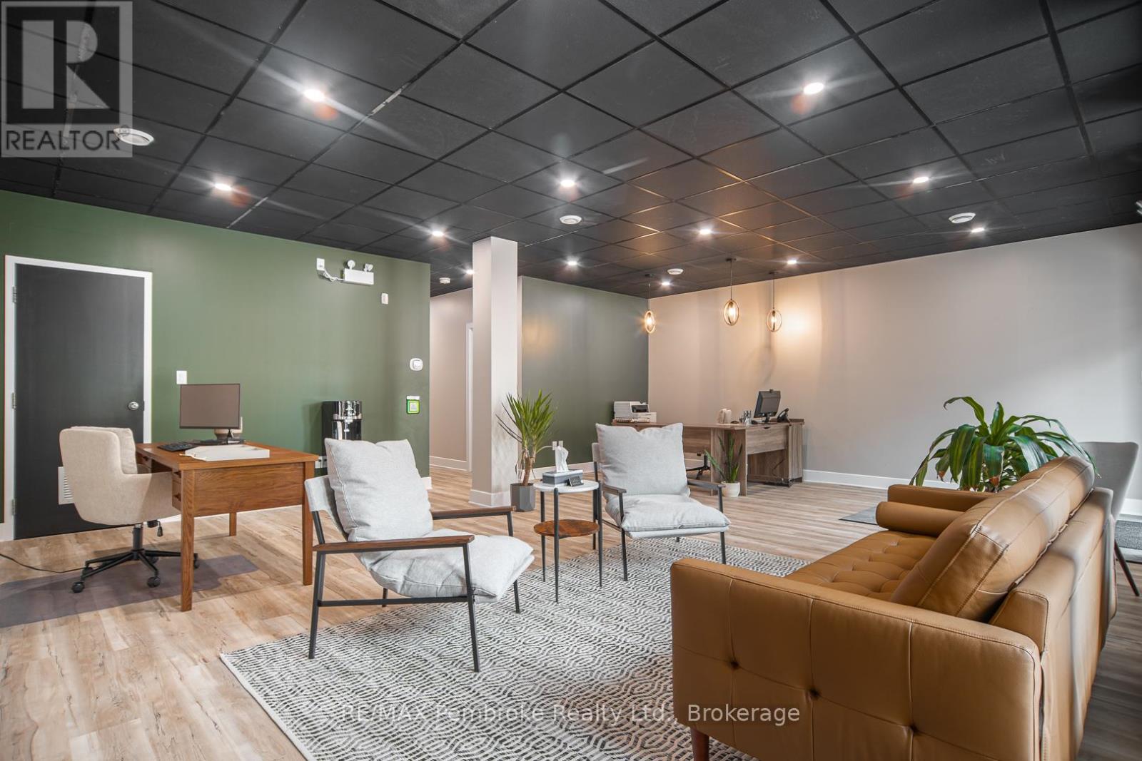 Photo 11 of 150 Pembroke Street W, Pembroke ON