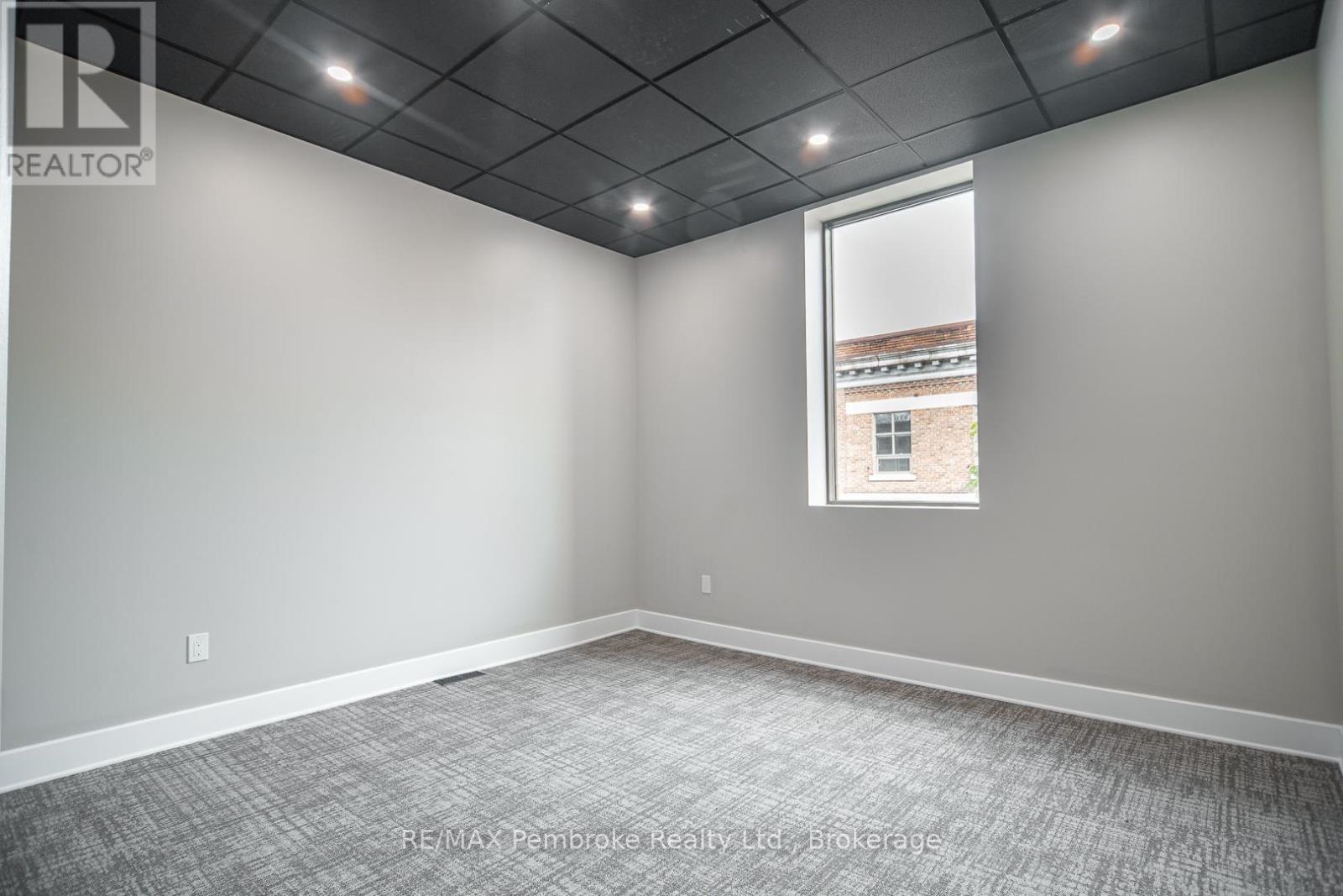 Photo 25 of 150 Pembroke Street W, Pembroke ON