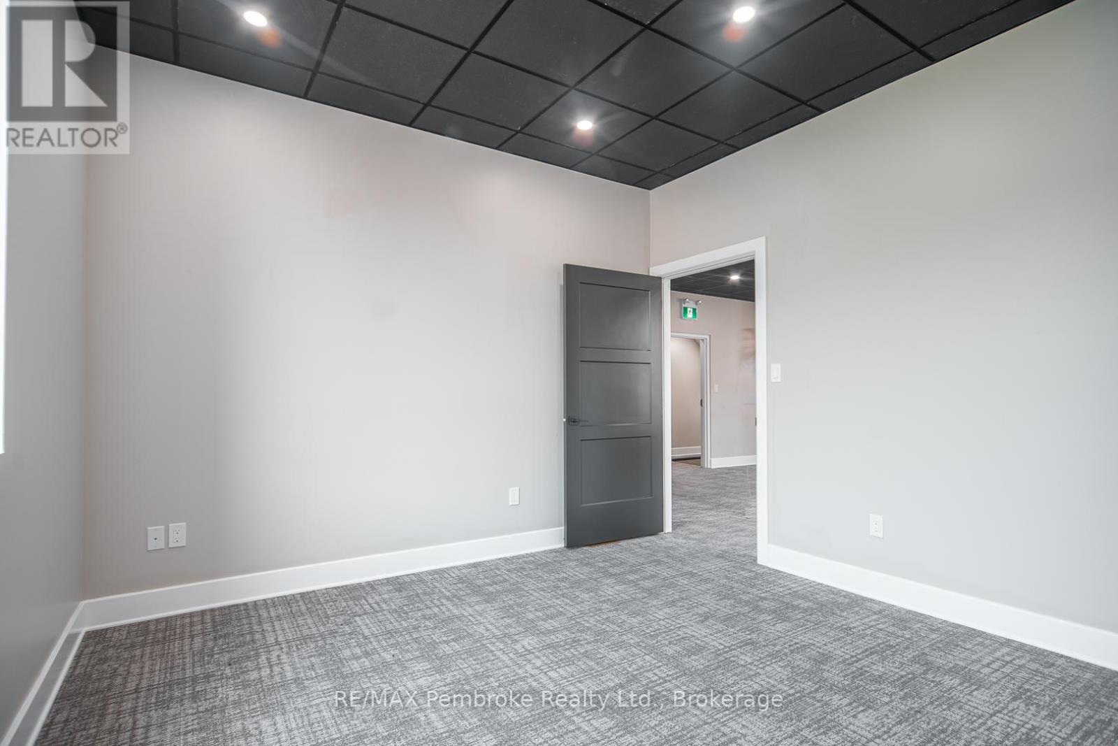 Photo 26 of 150 Pembroke Street W, Pembroke ON