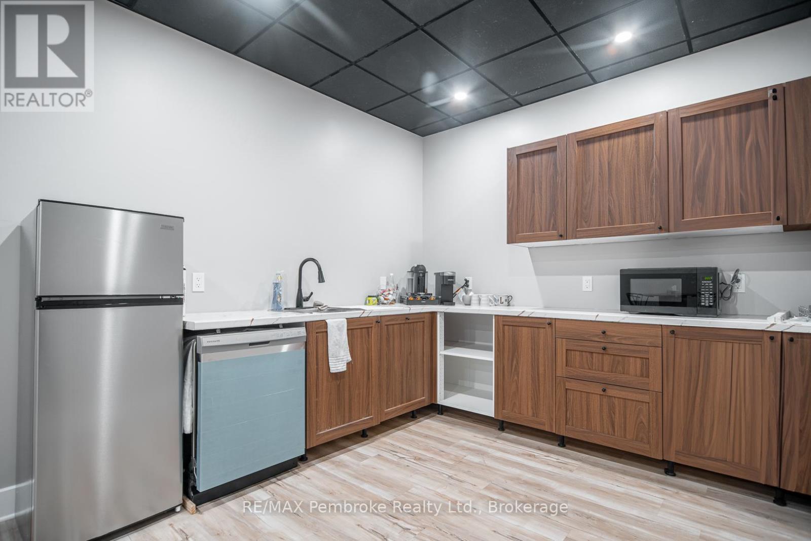 Photo 5 of 150 Pembroke Street W, Pembroke ON