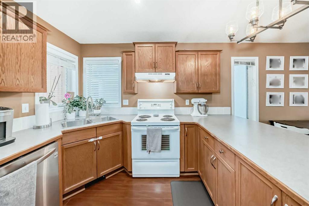 Photo 4 of 210 Uplands Boulevard N, Lethbridge AB
