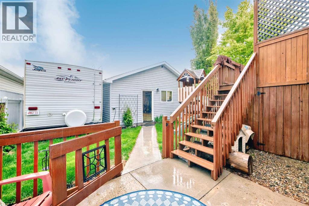 Photo 2 of 210 Uplands Boulevard N, Lethbridge AB