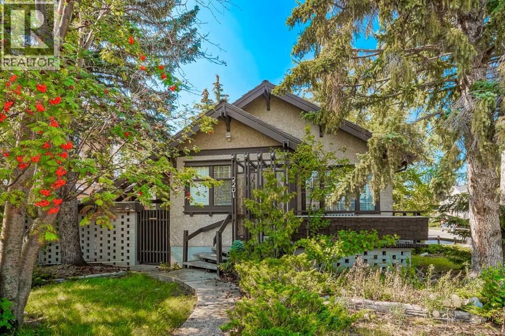 Photo 1 of 2201 26 A Street Sw, Calgary AB
