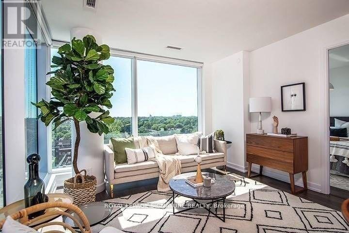 Photo 1 of 3502 18 Erskine Avenue, Toronto ON