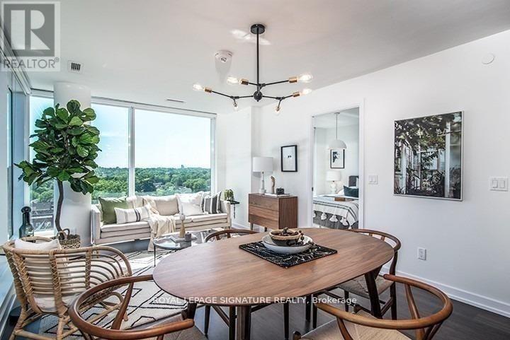 Photo 2 of 3502 18 Erskine Avenue, Toronto ON
