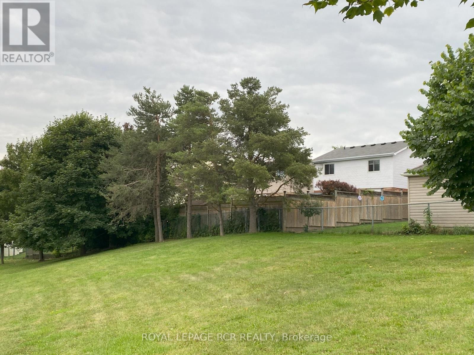 Photo 26 of 90 Pheasant Court, Orangeville ON