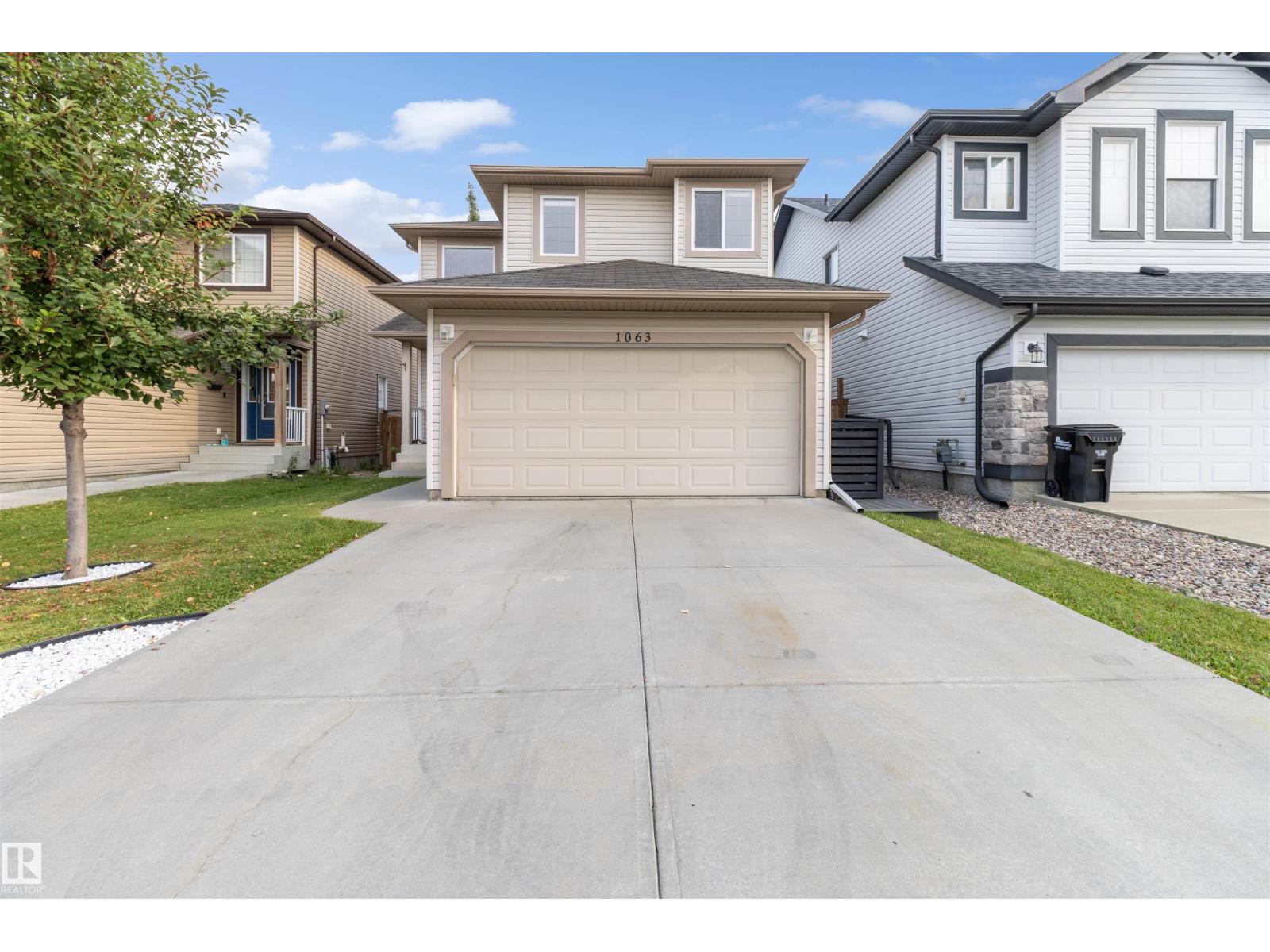 Photo 1 of 1063 Foxwood Cr, Sherwood Park AB