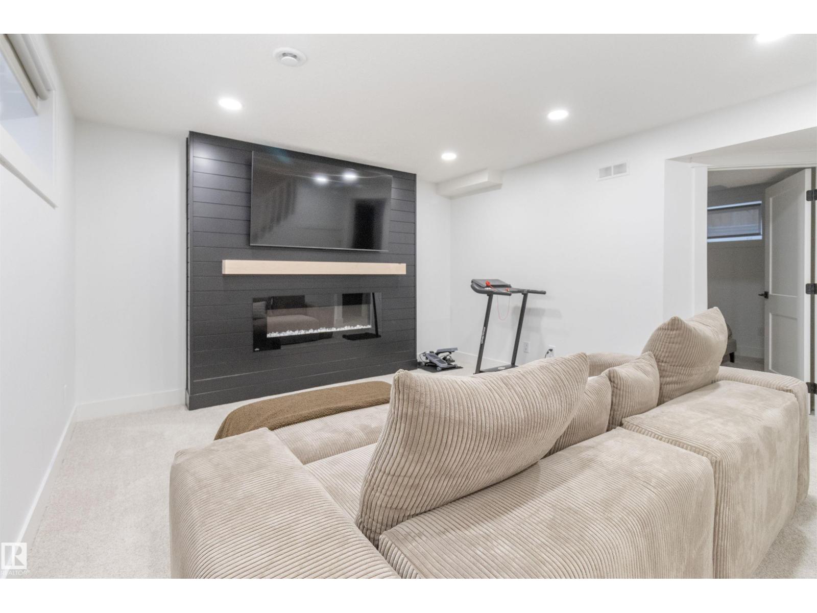 Photo 35 of 1063 Foxwood Cr, Sherwood Park AB