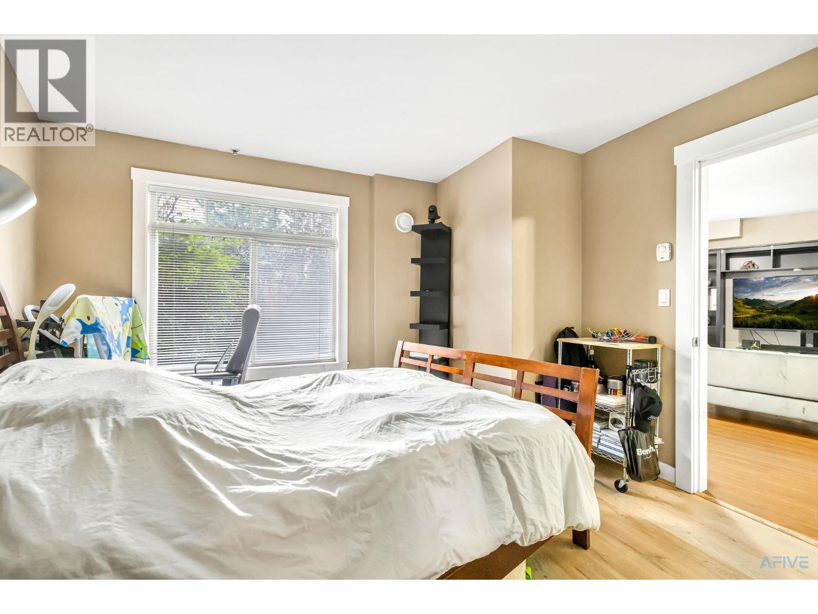 Photo 9 of 11 7428 14th Avenue, Burnaby BC