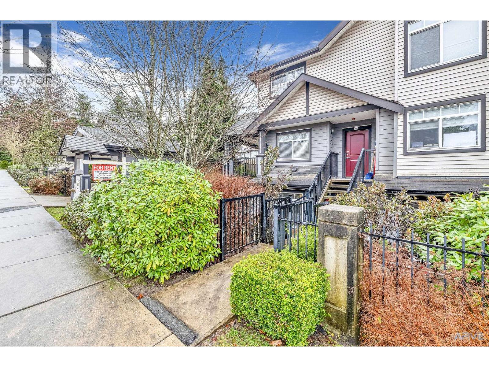 Photo 15 of 11 7428 14th Avenue, Burnaby BC