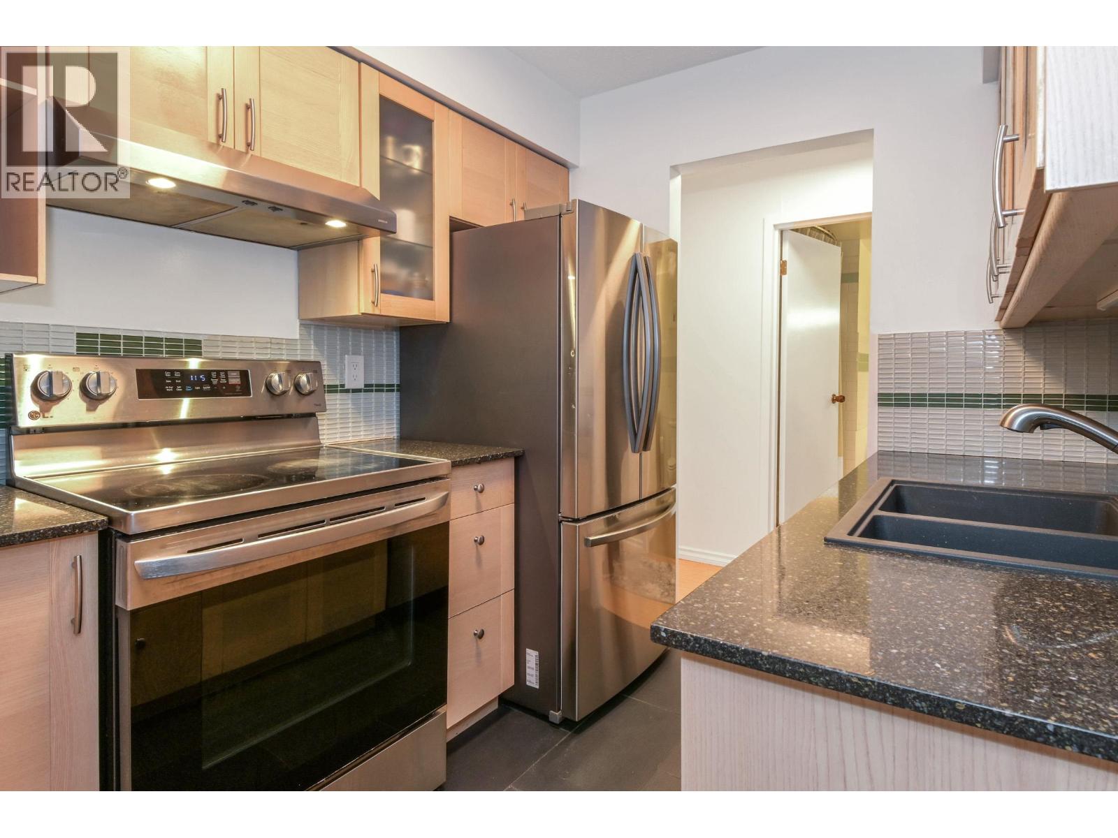 Photo 11 of 109 708 Eighth Avenue, New Westminster BC