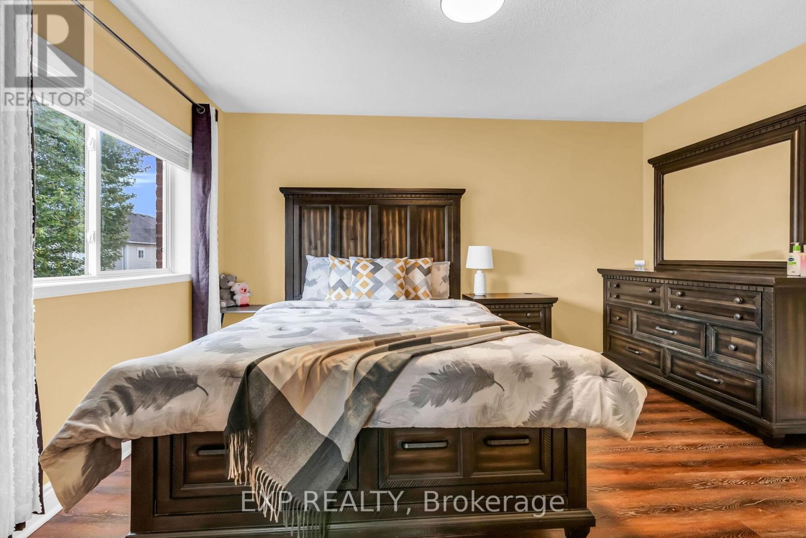 Photo 13 of 73 Viceroy Crescent, Brampton ON
