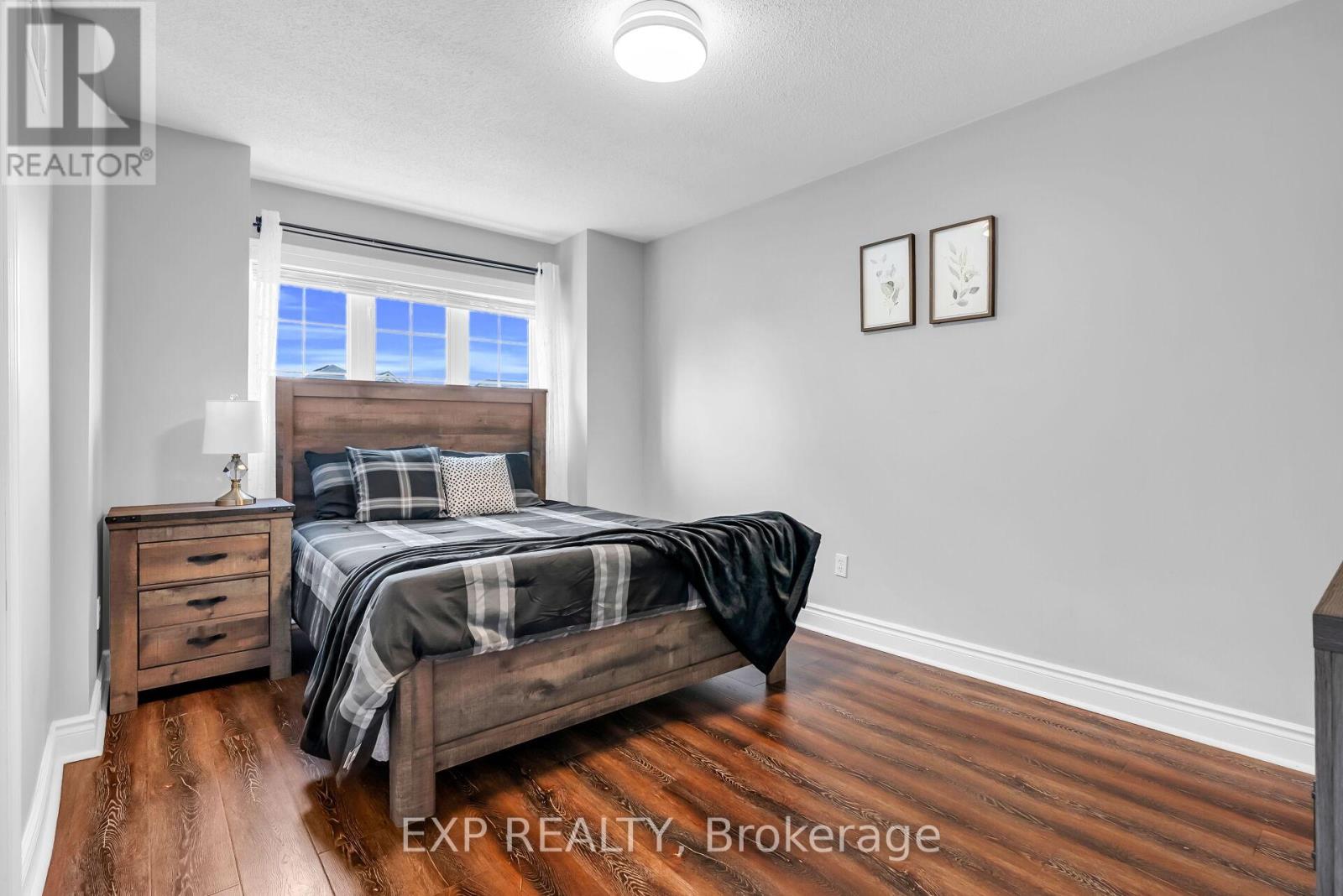 Photo 14 of 73 Viceroy Crescent, Brampton ON