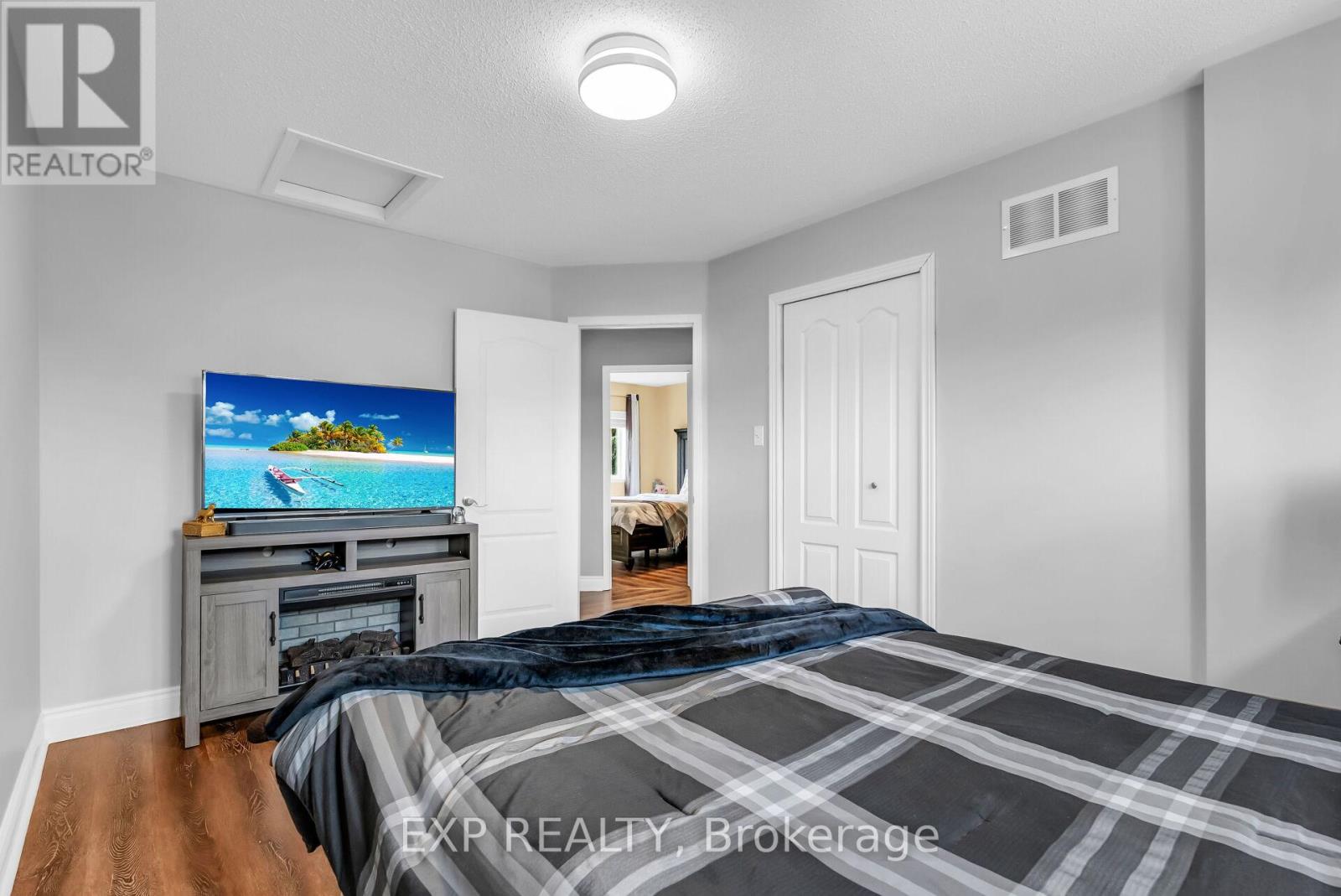Photo 15 of 73 Viceroy Crescent, Brampton ON