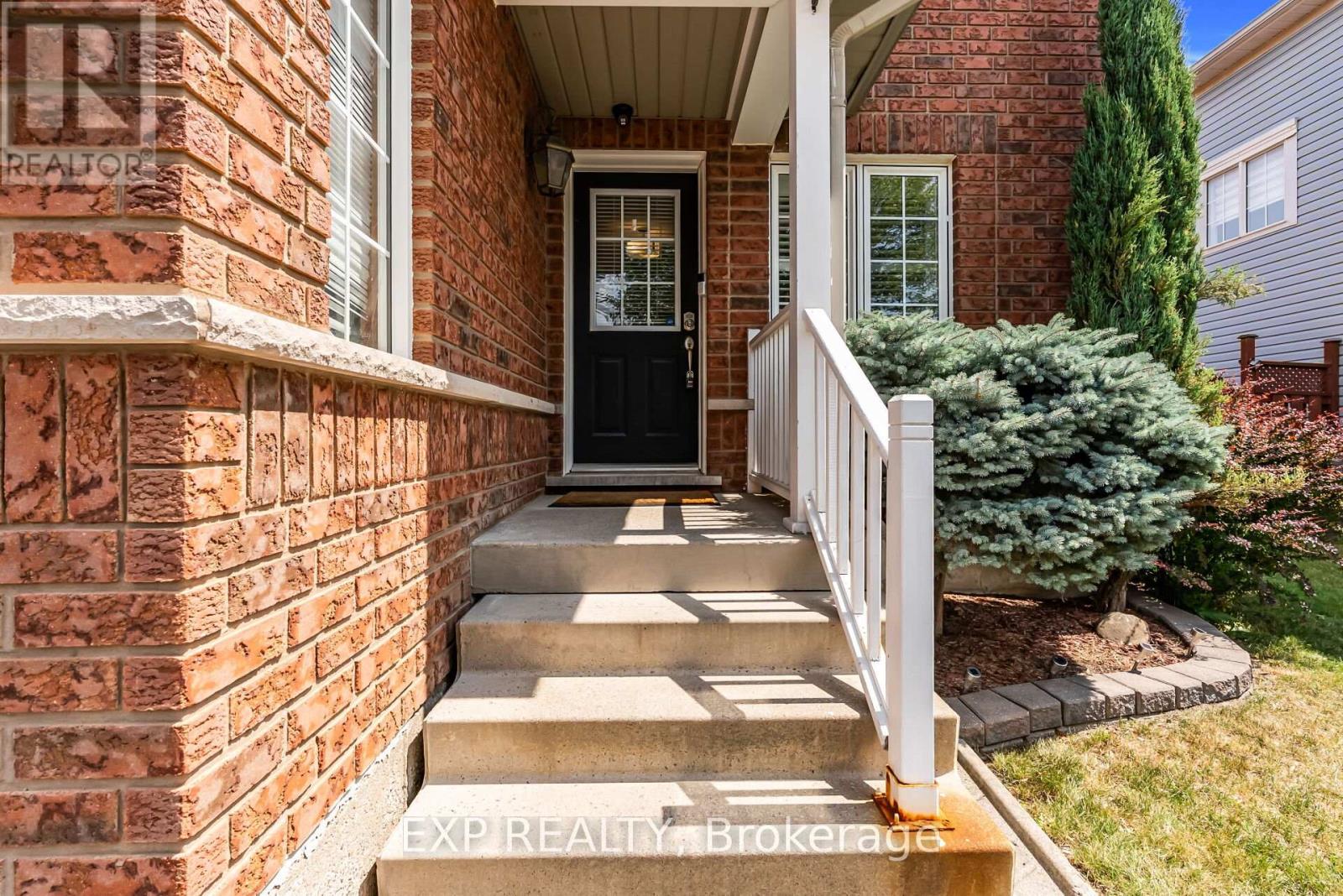 Photo 3 of 73 Viceroy Crescent, Brampton ON