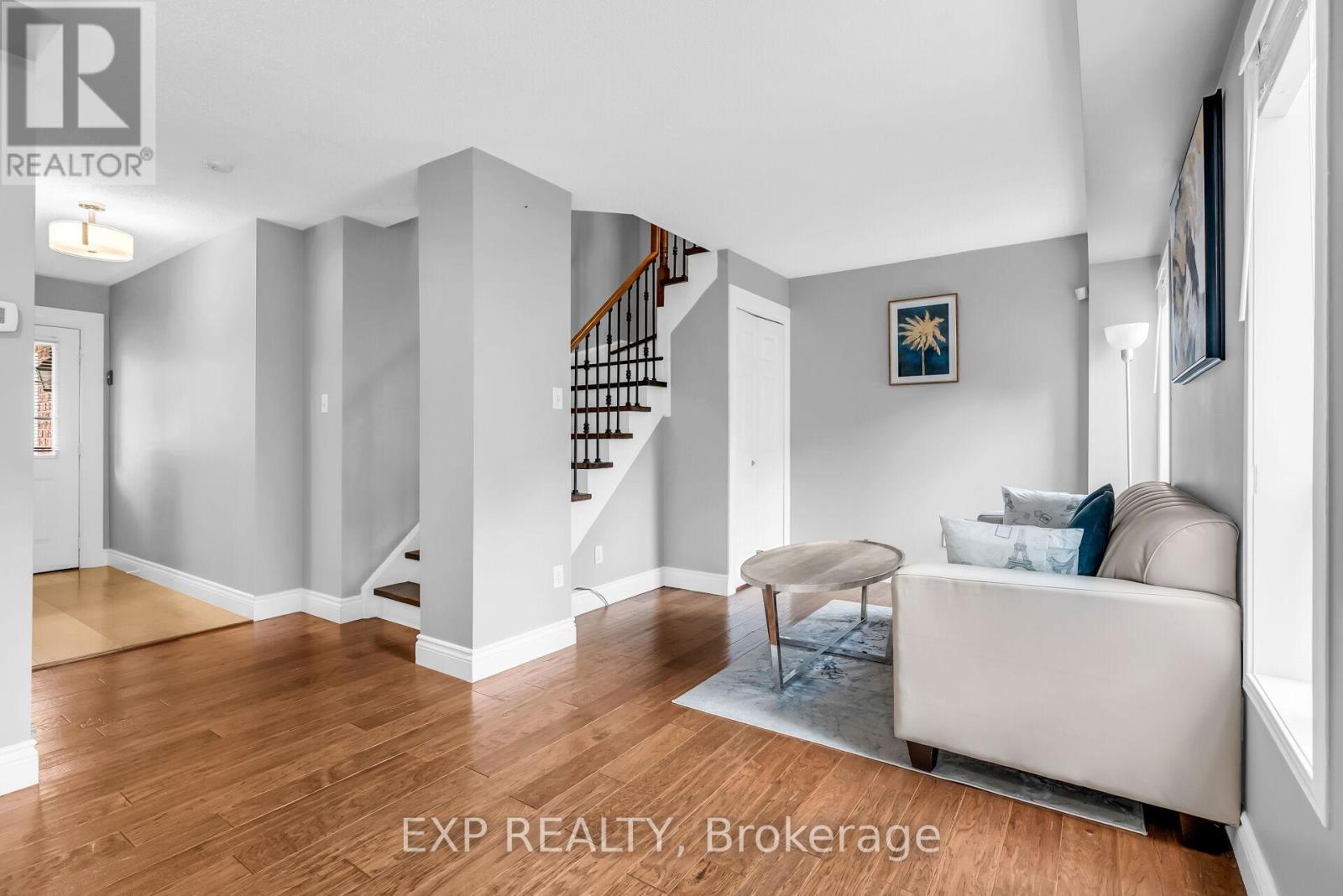 Photo 5 of 73 Viceroy Crescent, Brampton ON