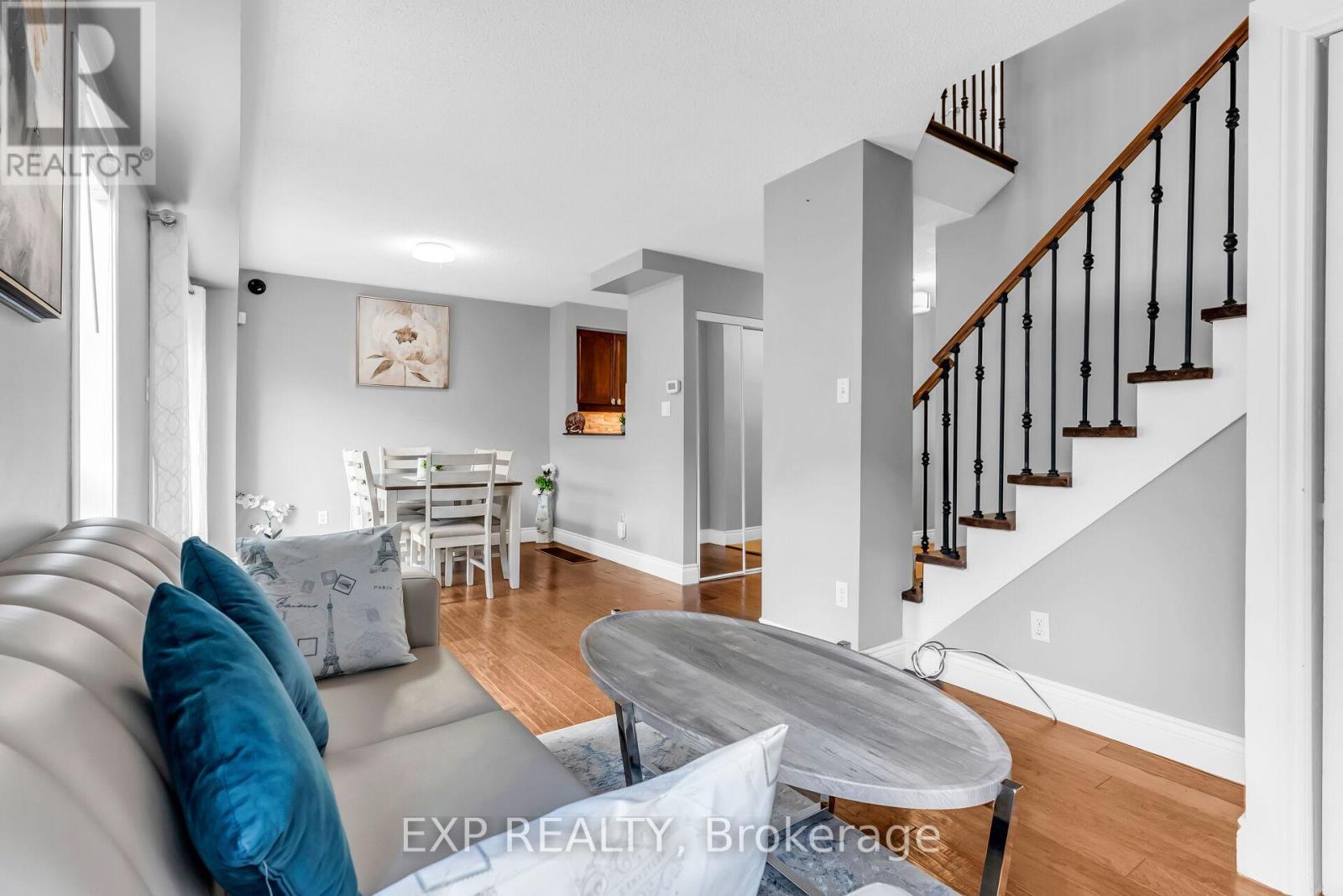 Photo 6 of 73 Viceroy Crescent, Brampton ON