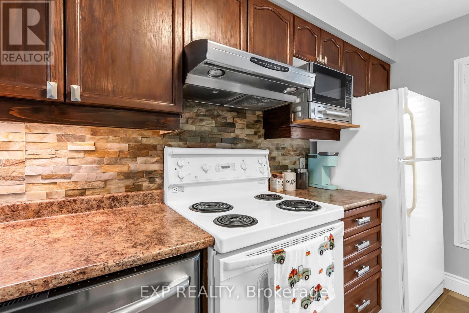 Photo 9 of 73 Viceroy Crescent, Brampton ON