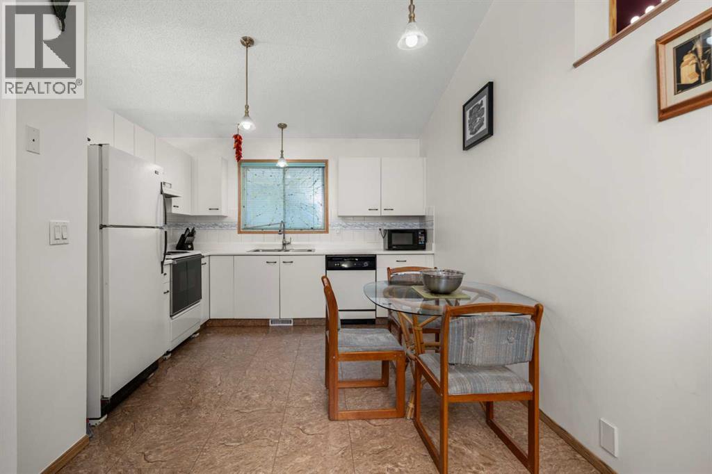 Photo 5 of 56 Martinwood Way Ne, Calgary AB
