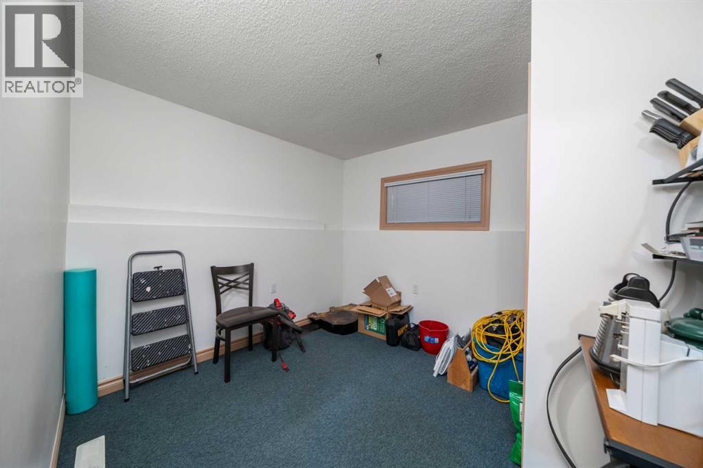 Photo 13 of 56 Martinwood Way Ne, Calgary AB