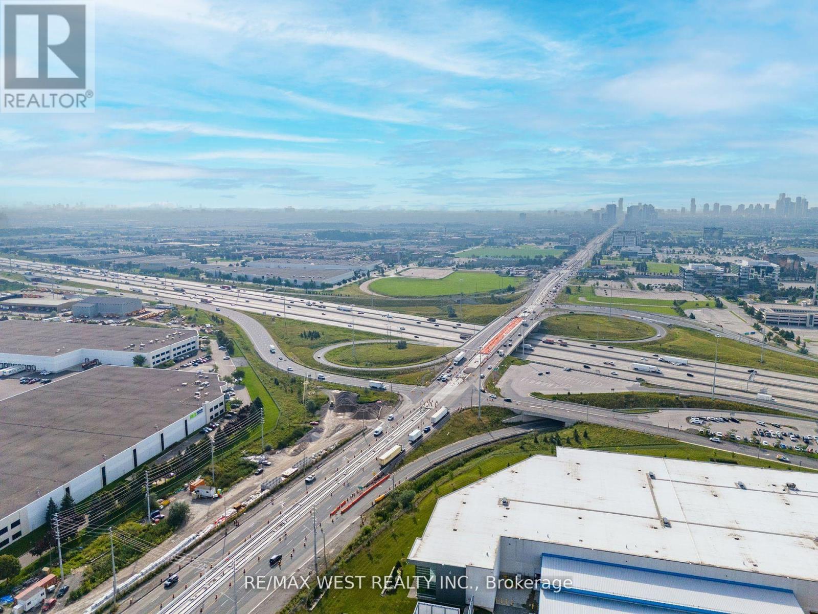 Photo 3 of 2 90 Courtneypark Drive, Mississauga ON