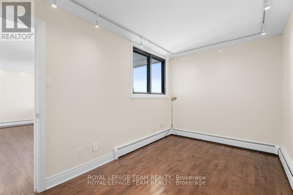 Photo 11 of 2004 415 Greenview Avenue, Ottawa ON