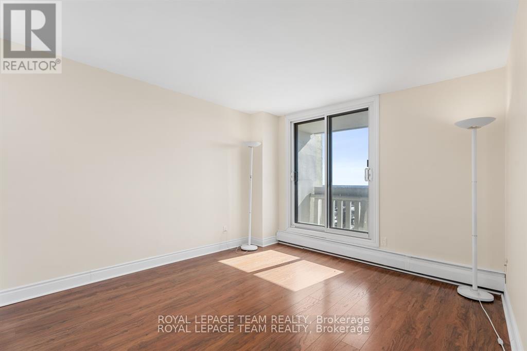 Photo 15 of 2004 415 Greenview Avenue, Ottawa ON