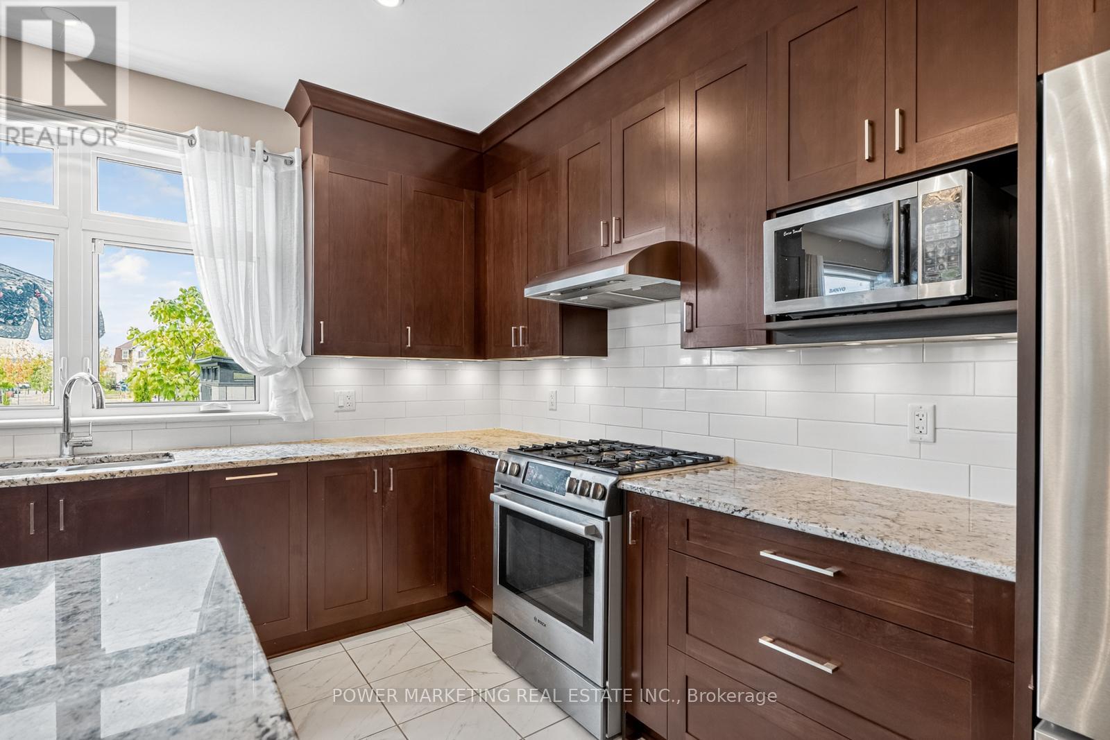 Photo 15 of 692 Egret Way, Ottawa ON