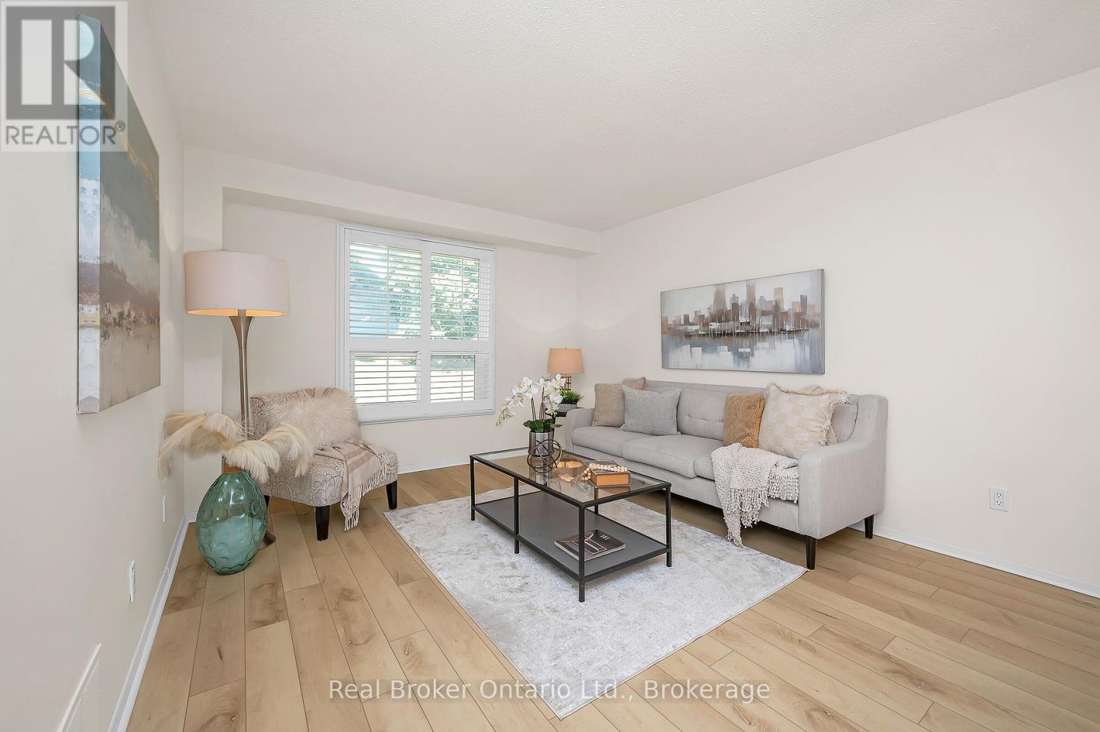 Photo 10 of 815 Sweetwater Crescent, Mississauga ON