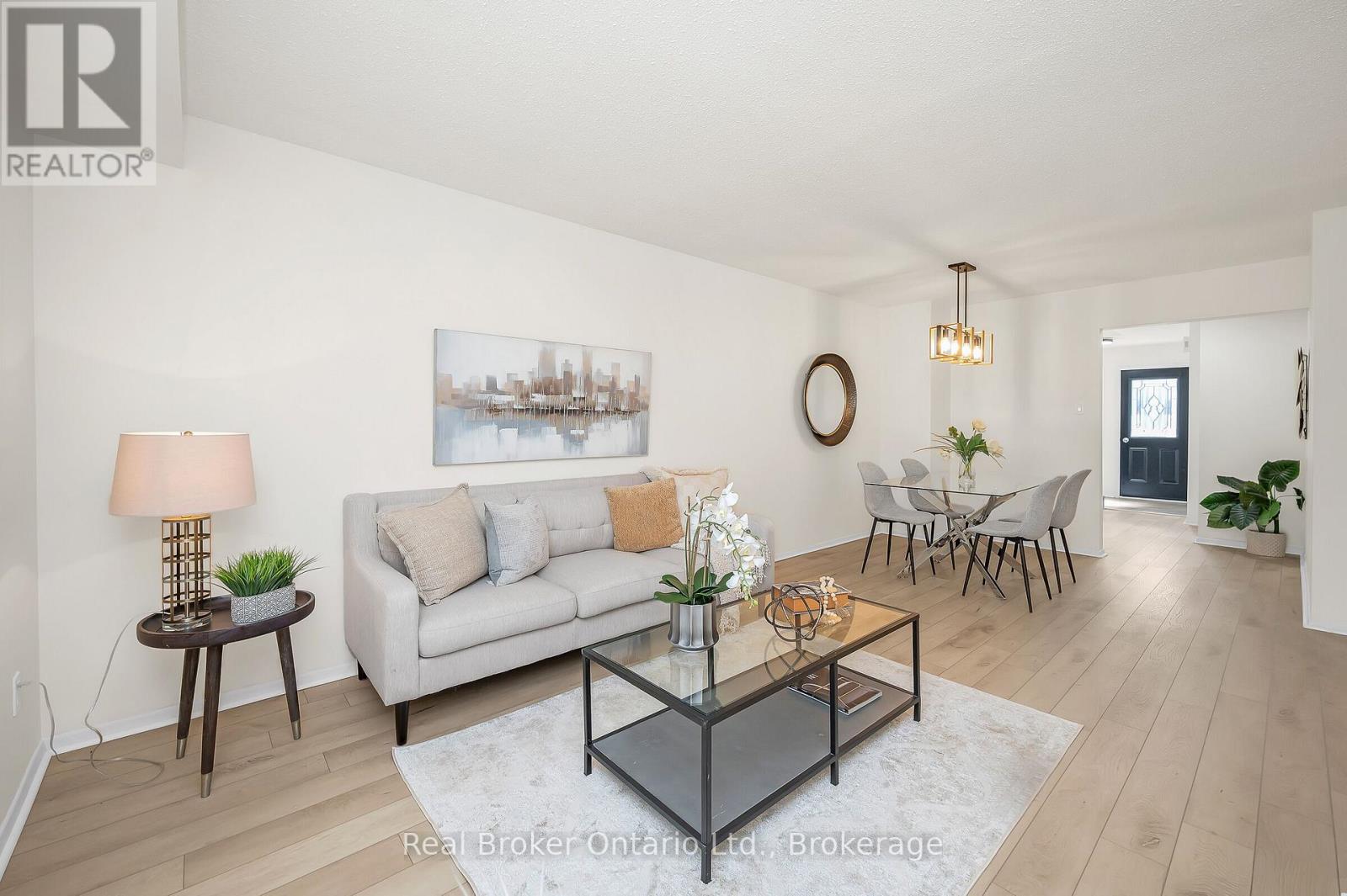 Photo 12 of 815 Sweetwater Crescent, Mississauga ON
