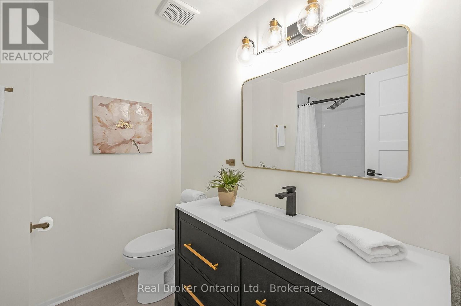 Photo 23 of 815 Sweetwater Crescent, Mississauga ON