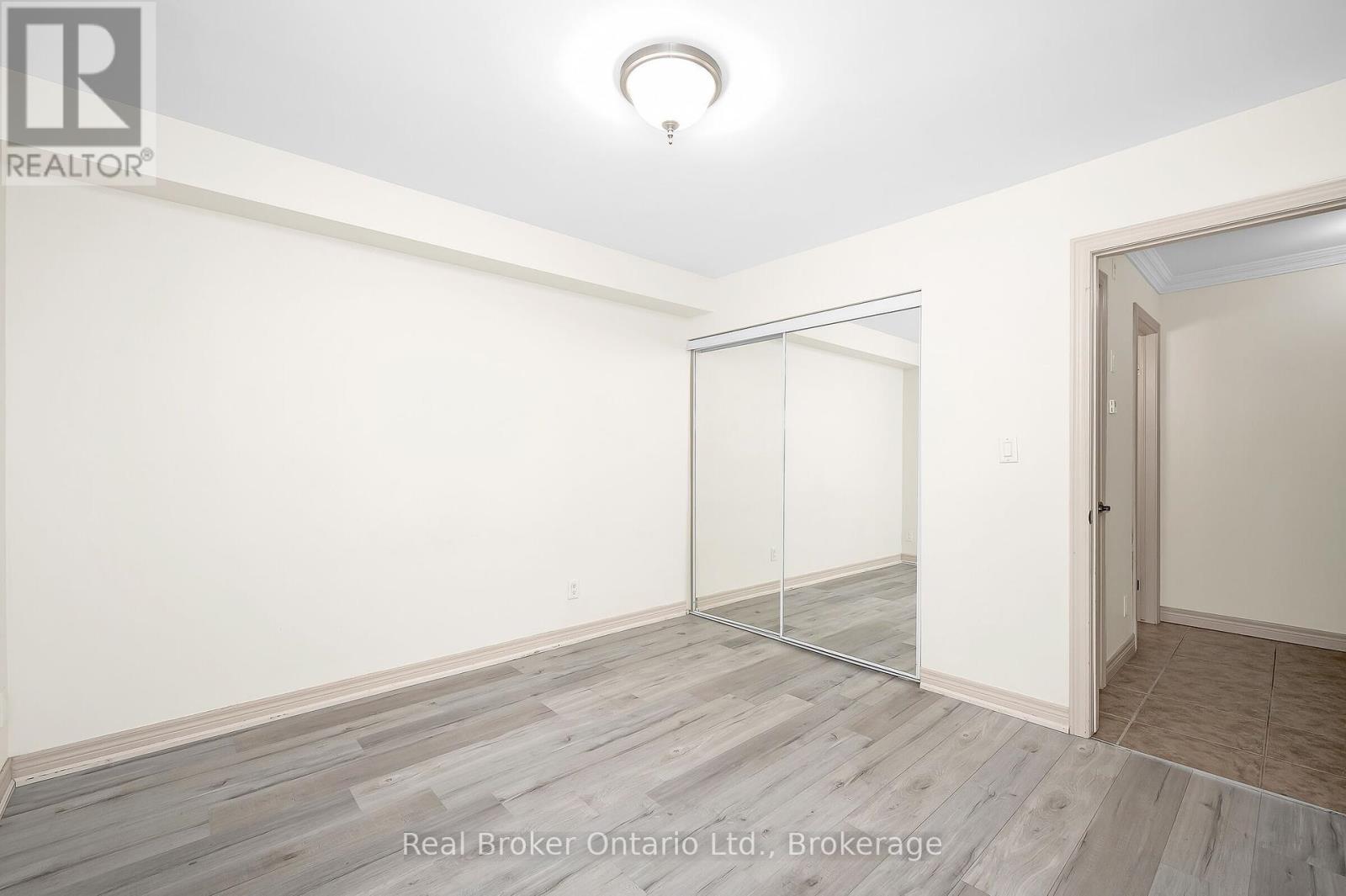 Photo 16 of 303 1212 Fennell Avenue E, Hamilton ON